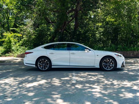 Used 2019 Lexus LS 500 F Sport w/ Accessory Package (Z2) AWD/4WD image 10