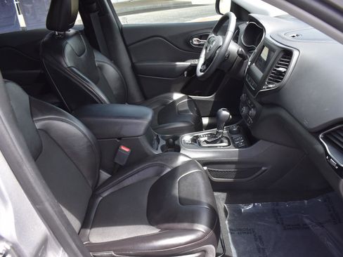 Used 2021 Jeep Cherokee Latitude Plus w/ Sun & Sound Group AWD/4WD image 15