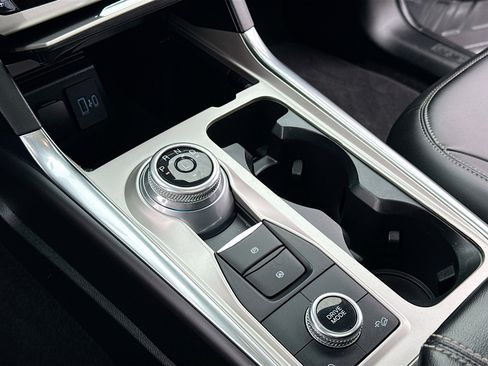 Certified 2022 Ford Explorer XLT w/ Equipment Group 202A image 11