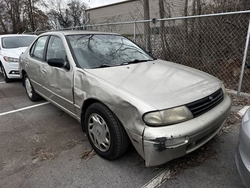 Used 1997 Nissan Altima XE image 1