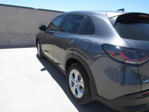 Used 2025 Honda HR-V LX image 4