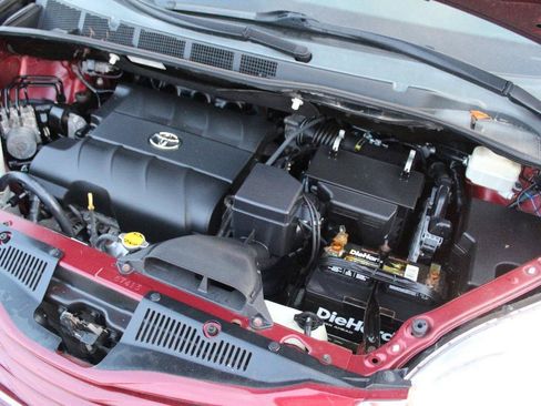 Used 2016 Toyota Sienna LE FWD image 19