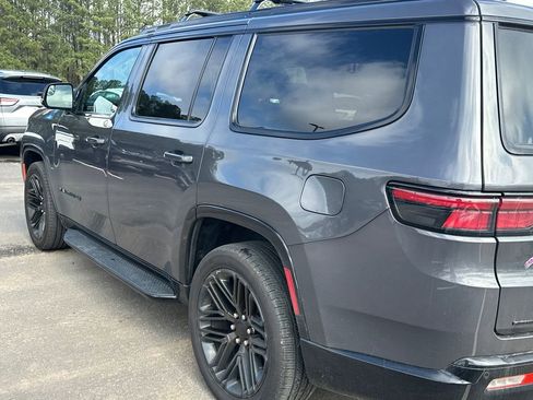 Used 2023 Jeep Wagoneer Series II image 7