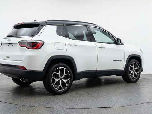 Used 2025 Jeep Compass Limited AWD/4WD image 9