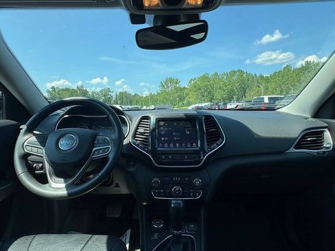 Used 2021 Jeep Cherokee Limited w/ Mopar Interior Package AWD/4WD image 7