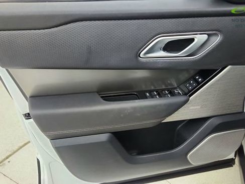 Used 2022 Land Rover Range Rover Velar S AWD/4WD image 37