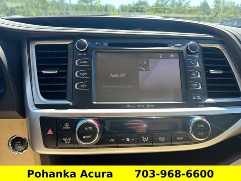 Used 2016 Toyota Highlander XLE AWD/4WD image 16