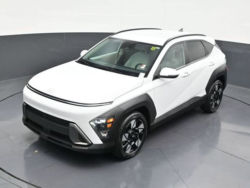 Used 2024 Hyundai Kona SEL w/ Convenience Package image 16