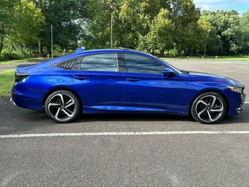 Used 2019 Honda Accord Sport image 2