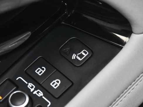 Used 2022 Land Rover Range Rover Evoque SE image 11