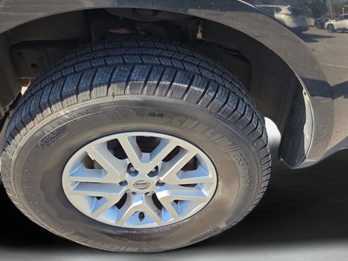 Used 2014 Nissan Frontier SV image 9