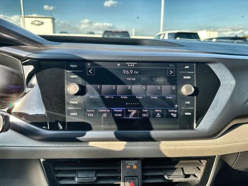 Used 2024 Volkswagen Taos SE image 12