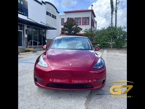 Used 2024 Tesla Model Y Long Range RWD image 2