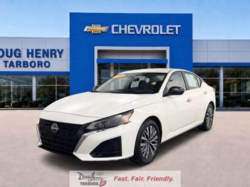 Used 2025 Nissan Altima 2.5 SV FWD image 1