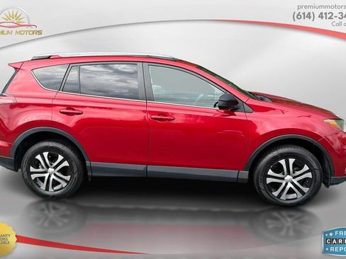 Used 2017 Toyota RAV4 LE FWD image 6