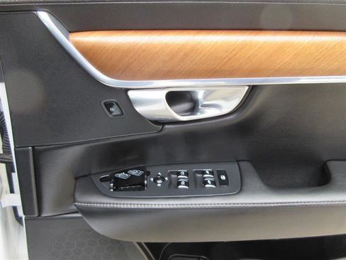 Used 2018 Volvo S90 T6 Inscription w/ Convenience Package image 30