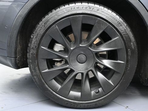 Used 2021 Tesla Model Y Long Range image 10