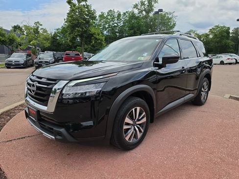Used 2024 Nissan Pathfinder SL AWD/4WD image 1