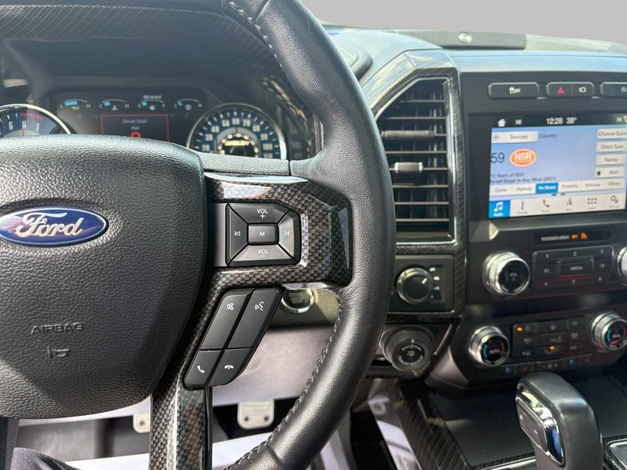 Used 2019 Ford F150 Lariat w/ Equipment Group 502A Luxury AWD/4WD image 17