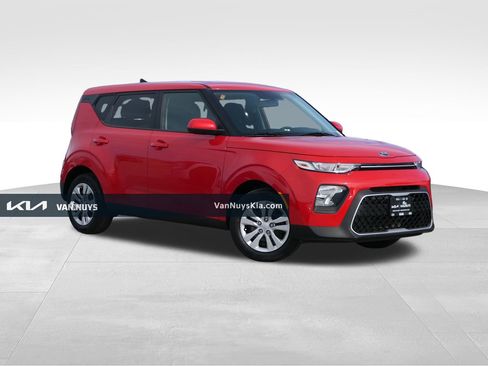 Used 2021 Kia Soul LX image 1