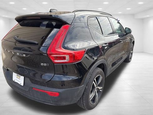 Used 2024 Volvo XC40 B5 Core image 4