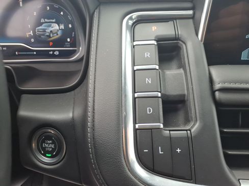 Used 2024 Chevrolet Tahoe Z71 w/ Luxury Package AWD/4WD image 28
