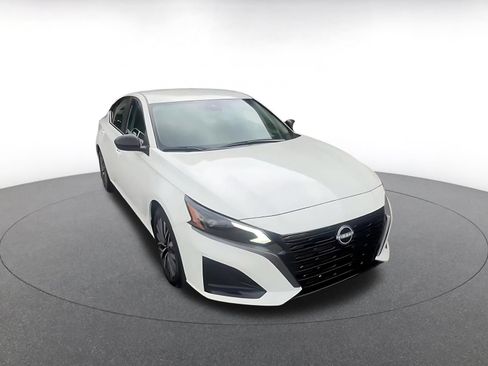 Used 2026 Nissan Altima 2.5 SV FWD image 3