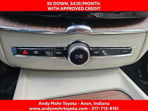 Used 2022 Volvo XC60 B5 Momentum w/ Climate Package AWD/4WD image 24