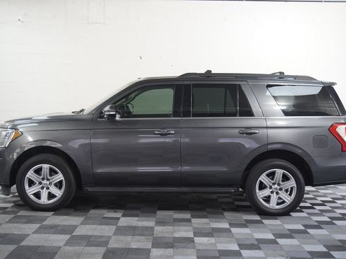 Used 2018 Ford Expedition XLT w/ Equipment Group 201A AWD/4WD image 2