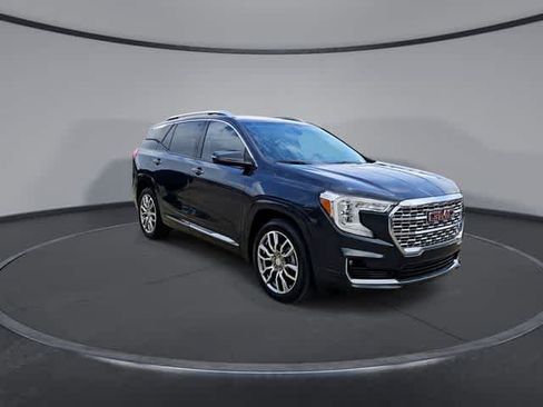 Used 2022 GMC Terrain Denali w/ Denali Premium Package AWD/4WD image 2