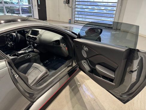 Used 2020 Aston Martin V8 Vantage Coupe image 41