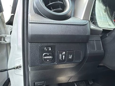 Used 2018 Toyota RAV4 LE image 13