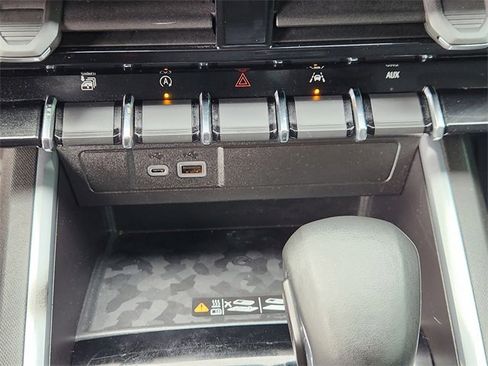 Used 2024 Chevrolet Colorado LT w/ LT Convenience Package III image 18