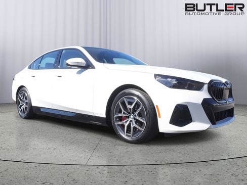 New 2026 BMW i5 eDrive40 w/ M Sport Package RWD image 3