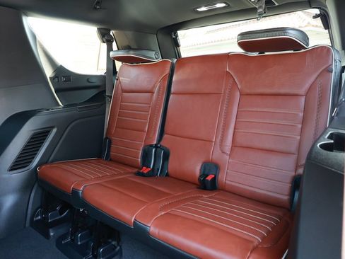 Used 2023 GMC Yukon Denali Ultimate AWD/4WD image 39