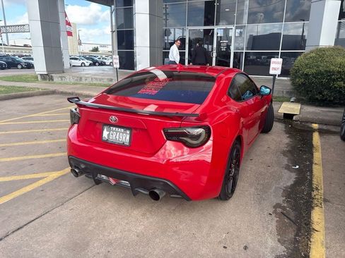 Used 2020 Toyota 86 RWD image 2