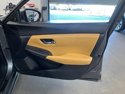 Used 2021 Nissan Sentra SV w/ SV Premium Package FWD image 12