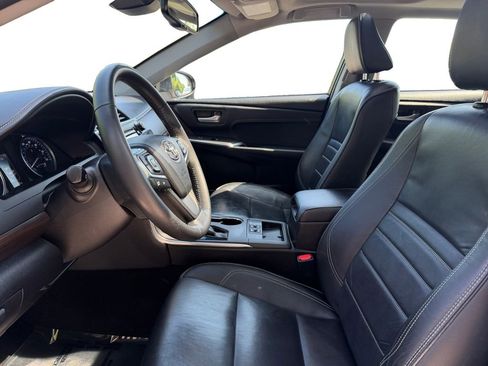 Used 2016 Toyota Camry XLE w/ Advanced Technology Package FWD image 9