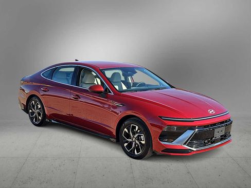 Certified 2025 Hyundai Sonata SEL image 2