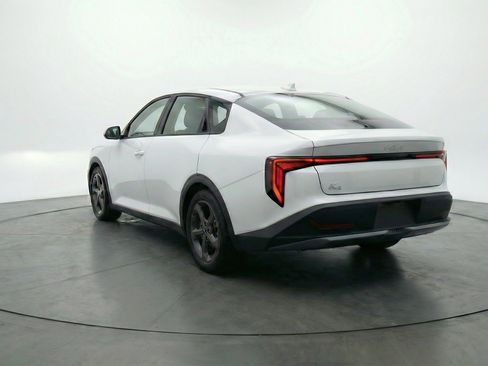 Used 2025 Kia K4 LXS image 6