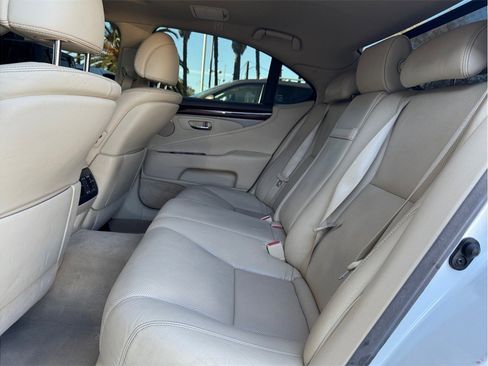 Used 2014 Lexus LS 460 w/ Comfort Package image 22