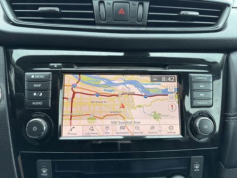 Used 2018 Nissan Rogue SL w/ Premium Package image 14