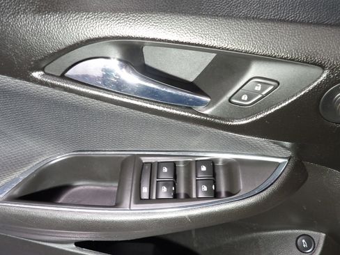 Used 2017 Chevrolet Cruze LS image 8