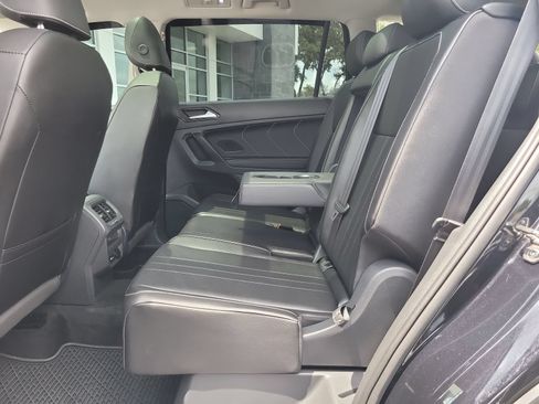 Used 2024 Volkswagen Tiguan SE FWD image 9