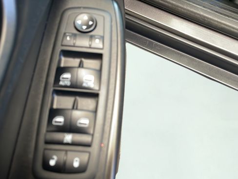 Used 2019 Jeep Cherokee Trailhawk w/ Comfort/Convenience Group AWD/4WD image 4