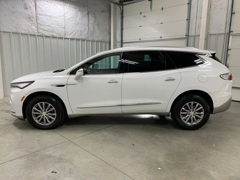 Used 2022 Buick Enclave Essence image 21