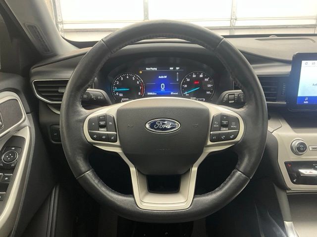 Used 2022 Ford Explorer XLT w/ Equipment Group 202A AWD/4WD image 9