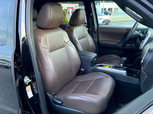 Used 2020 Toyota Tacoma Limited image 9