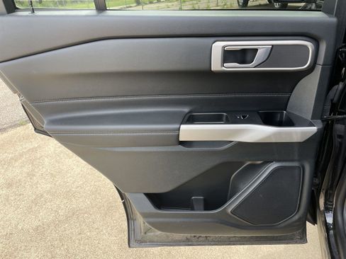 Used 2024 Ford Explorer XLT image 36