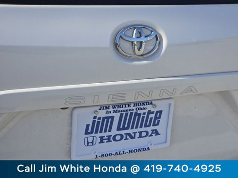 Used 2017 Toyota Sienna XLE FWD image 13